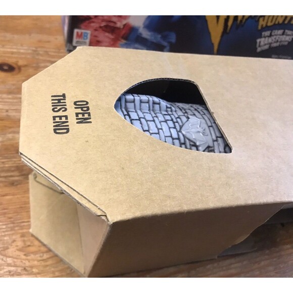 Vampire Hunter The Game 2002 Board Game Milton Bradley Complete Unpunched - Picture 3 of 8